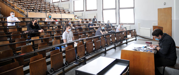 Факултети се враћају нормалном функционисању: Студенти само са маском могу у амфитеатар